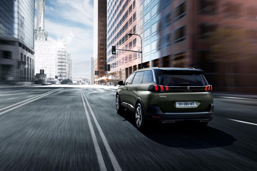  Peugeot 5008 GT 2016 года  (WW) (фото 2 из 27)